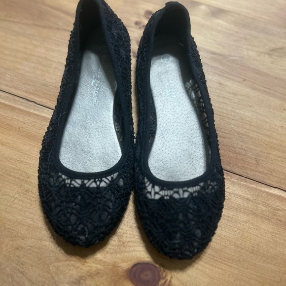 Charles Albert Elegant Black Lace Flats - Picture 1 of 6